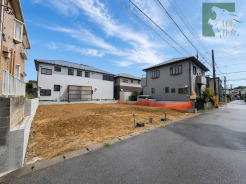 空が広く開放感を感じる、これから始まる暮らしに思いを巡らせる静かな環境です。