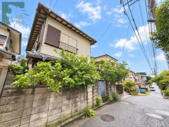 豊かな緑に囲まれ、落ち着いた街並みに溶け込む心地よい住まい