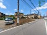 青空が広がり心地よい風が吹き抜ける開放的な周辺環境が魅力の現地です。