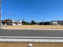 青空に映える開放的な街並み。ゆとりある敷地で、家族の理想の住まいを叶えます