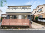 周囲の街並みと調和する落ち着いた佇まいで、穏やかな日常を予感させる住まいです。