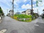 空が広く感じられる角地に位置し、周囲の穏やかな環境に馴染む心地よい開放感が魅力的な空間です
