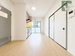 余計な要素を削ぎ落としたシンプルな空間が、日々の暮らしに静かな安らぎをもたらします。