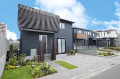 外観(施工例) レオ・オートクチュール住宅 自由設計 街並みに調和する洗練された外観デザイン。落ち着きと上質さを感じさせる佇まい。