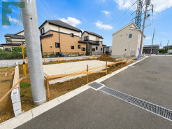 新しい生活の始まりを予感させる、整えられた敷地が広がる穏やかな住環境です。