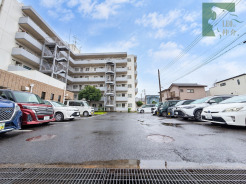 広々とした敷地にゆとりあるスペースが確保された心地よい空間です