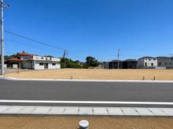 青空に映える開放的な街並み。ゆとりある敷地で、家族の理想の住まいを叶えます