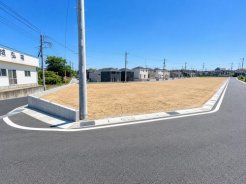 陽当たりと開放感に恵まれた、ゆとりある分譲地。家族の未来を描く新しい街が誕生します。