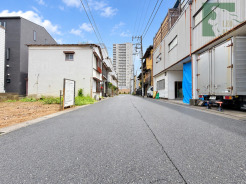 穏やかな空が広がり落ち着いた街並みに溶け込む心地よい空間です
