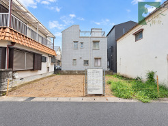 周囲の建物と調和しながら穏やかな空気が流れる開放的なロケーション