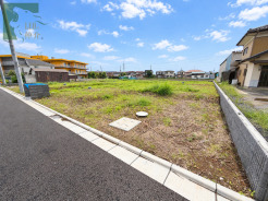 澄んだ青空が広がり開放的な開放感に満ちた心地よい住環境です