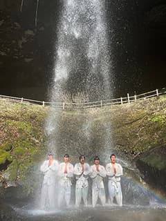 滝行